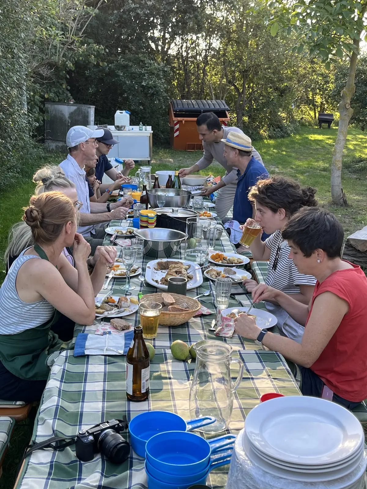 Bildergalerie vom gesammelten Essen, der Zubereitung und dem gemeinsamen Verzehr